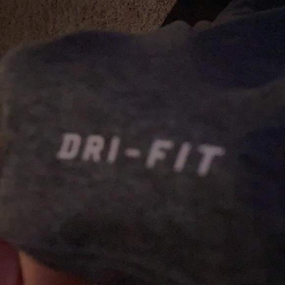 Medium Nike Half Sleeve Dri-Fit Tee - Picture 3 of 3